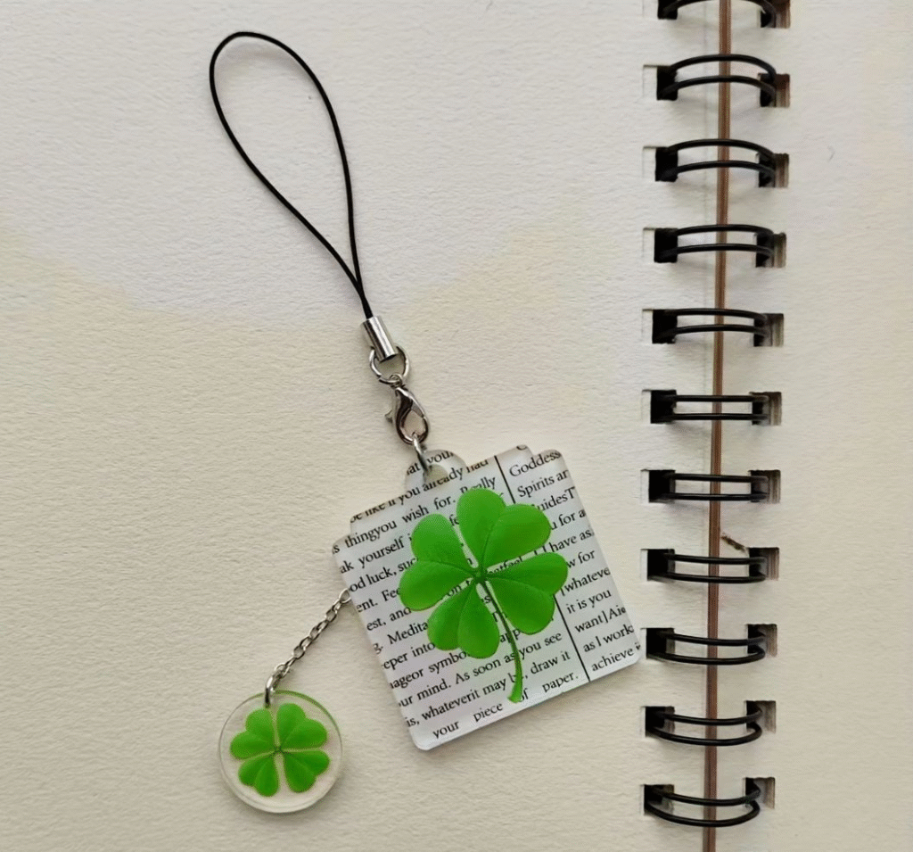 Llavero trébol kdrama Reina de las lágrimas